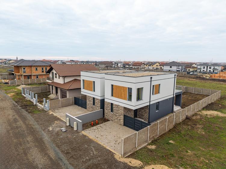 Casă individuală cu 3 camere cu Canalizare în Moșnița Nouă