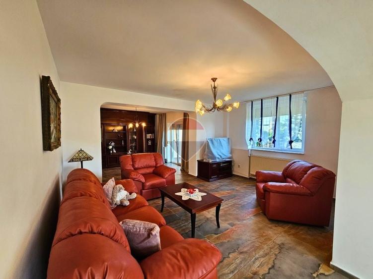 Duplex cu 7 camere cu Teren 386 Mp în Bănești