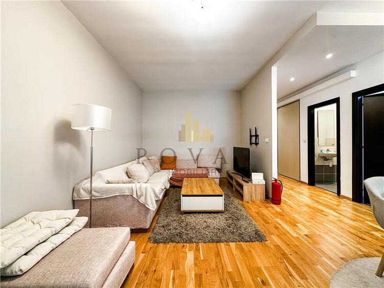 Apartament cu 3 camere decomandat, mobilat în Băneasa
