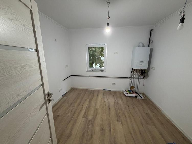 Apartament cu 3 camere decomandat în Dâmbovița