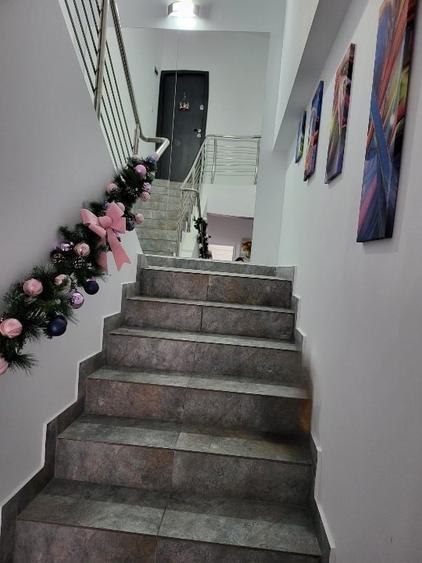 Apartament cu 3 camere decomandat, mobilat în Pietroasa
