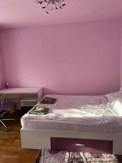 Apartament cu 3 camere semidecomandat în Central