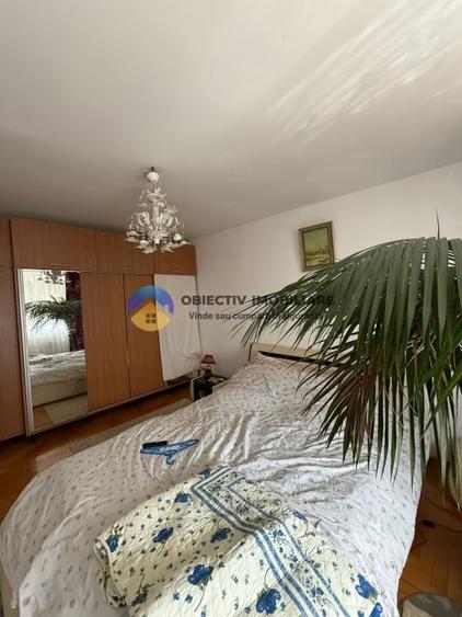 Apartament cu 4 camere semidecomandat în Precista