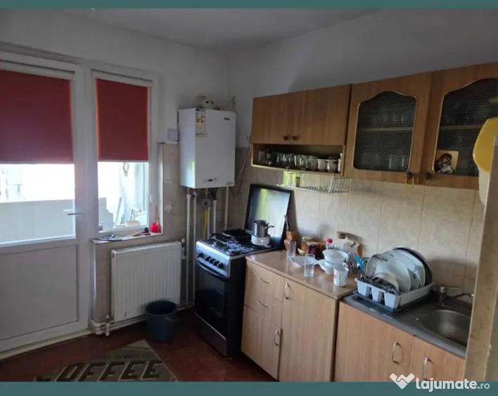 Apartament cu 4 camere decomandat în Central