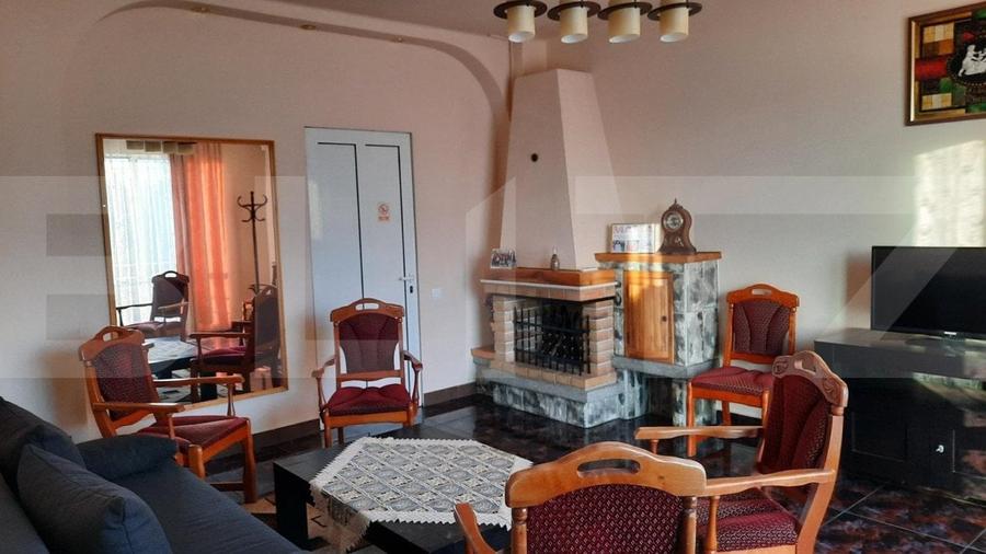 Casă individuală cu 9 camere cu Teren 868 Mp în Est