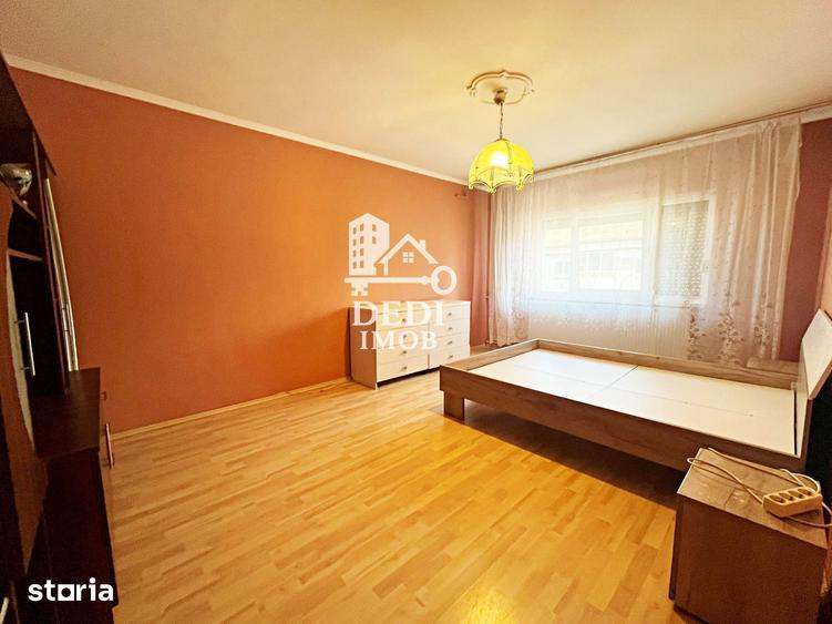 Apartament cu 3 camere decomandat în Orașul Nou