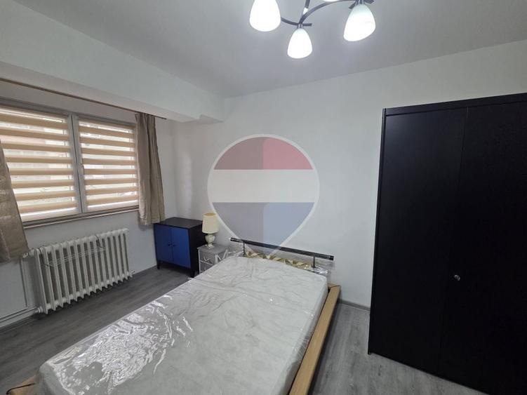 Apartament cu 2 camere semidecomandat, mobilat în Central