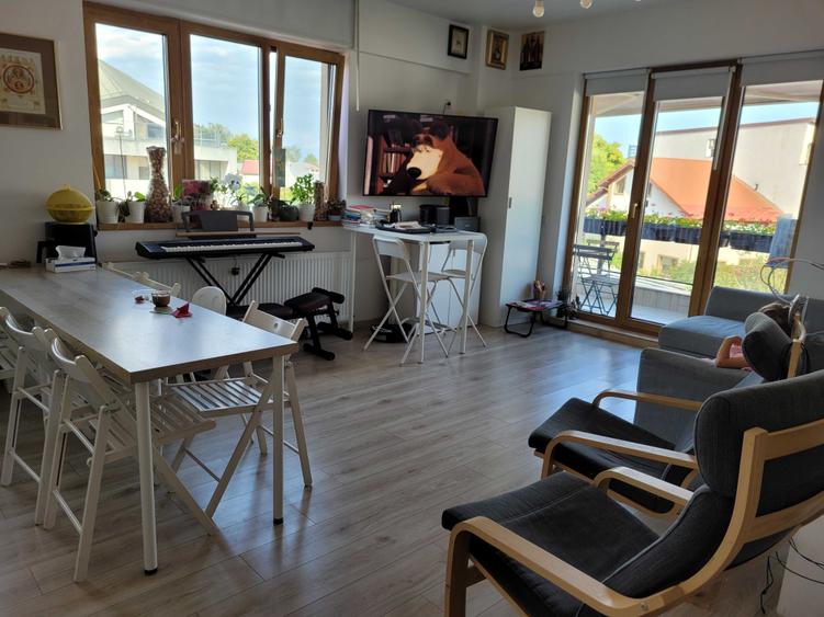 Apartament cu 4 camere decomandat în Dămăroaia
