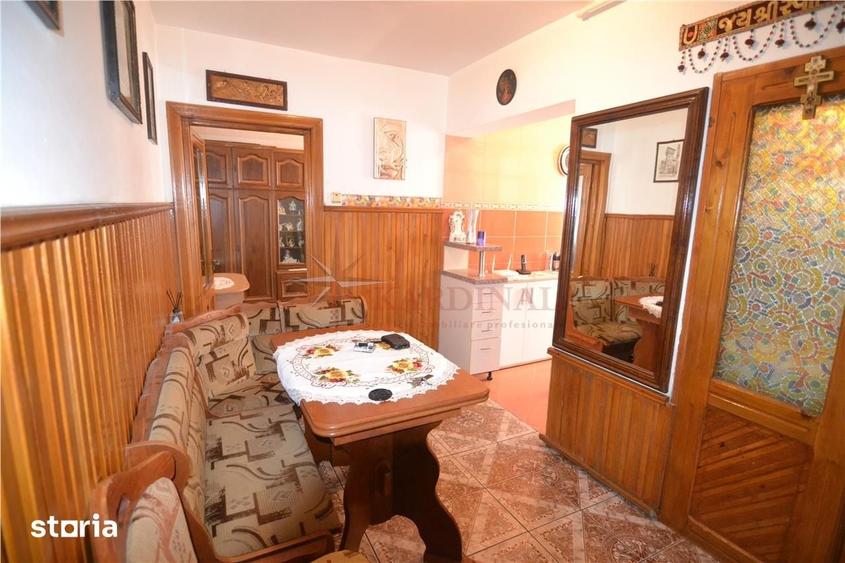 Apartament cu 3 camere decomandat în Astra