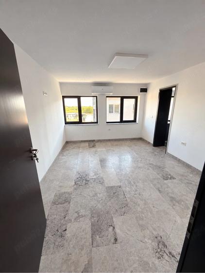 Spațiu comercial, de 300 mp, în Plopi