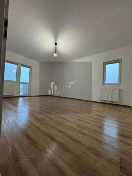 Apartament cu 3 camere semidecomandat în Metalurgiei