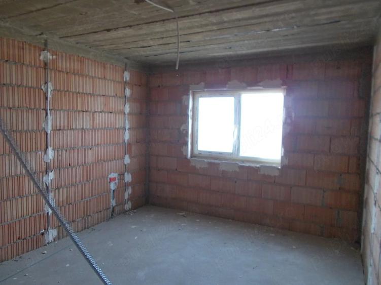 Duplex intreg jumatate, la rosu gri, Giarmata vii, P+E, 4 cam, 438mp teren - 1