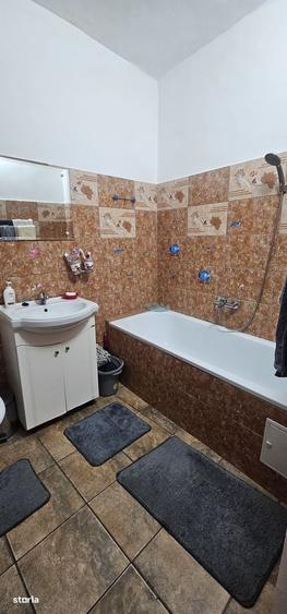Apartament cu 4 camere decomandat în Bartolomeu