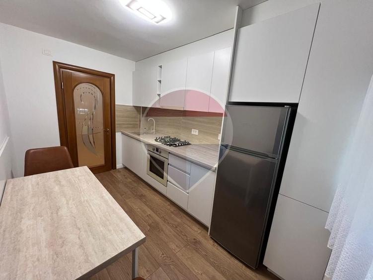 Apartament cu 2 camere decomandat, mobilat în Central