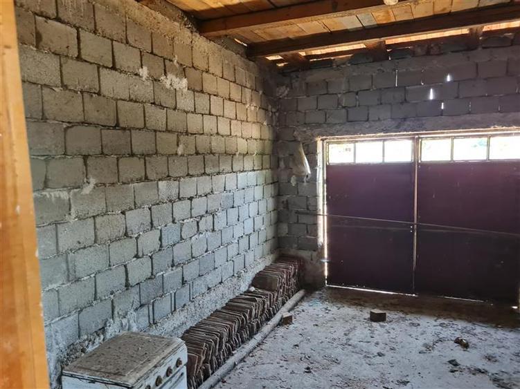 Casă individuală cu 2 camere cu Canalizare în Șiria