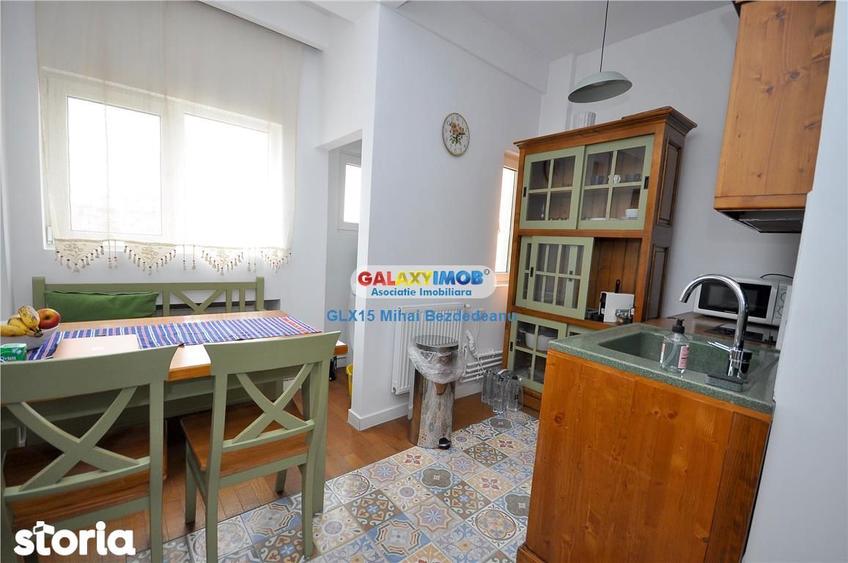 Apartament cu 3 camere semidecomandat, mobilat în Universitate