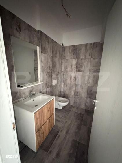Apartament cu 3 camere în Craiovița Nouă