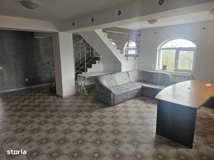 Casă cu 4 camere cu Teren 15000 Mp în Galata