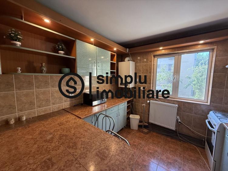 Apartament cu 3 camere semidecomandat în Brazda lui Novac