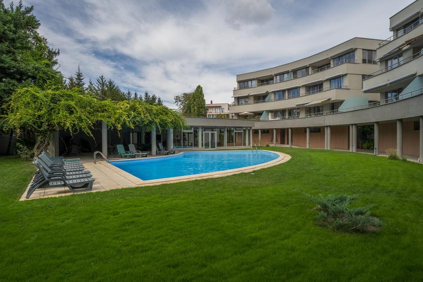 Apartament cu 4 camere decomandat în Băneasa
