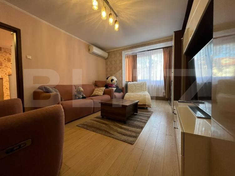 Apartament cu 3 camere semidecomandat, mobilat în Cantemir