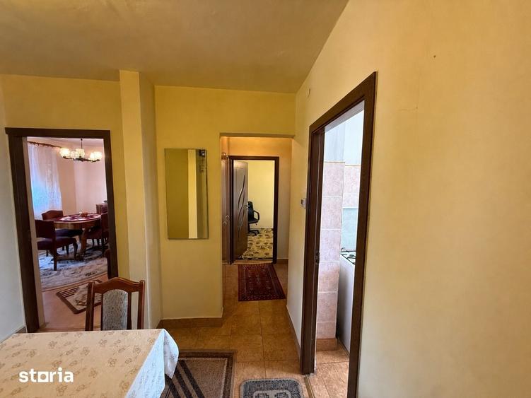Apartament cu 3 camere decomandat în Central