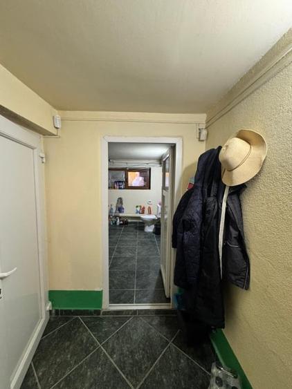 Casă individuală cu 12 camere cu Canalizare în Central