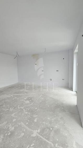 Apartament cu 3 camere semidecomandat în Mărăști