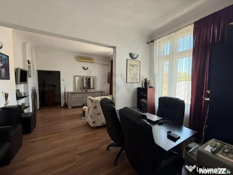 Apartament cu 4 camere semidecomandat în Cișmigiu