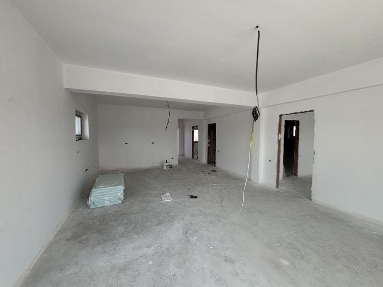 Casă individuală cu 4 camere cu Canalizare în Tunari