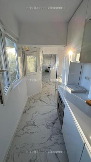 Apartament cu 3 camere semidecomandat în Exterior Vest