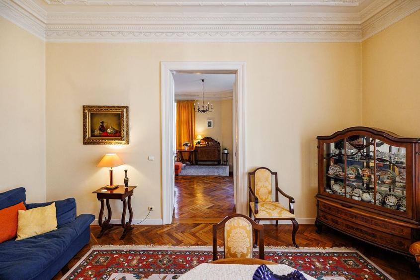 Apartament cu 3 camere semidecomandat, mobilat în Ultracentral