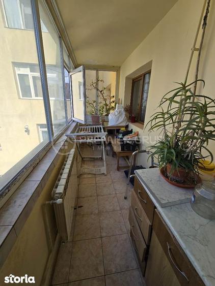 Apartament cu 3 camere decomandat în Nicolina
