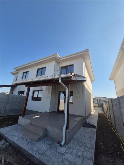 Duplex cu 4 camere cu Canalizare în Moșnița Nouă