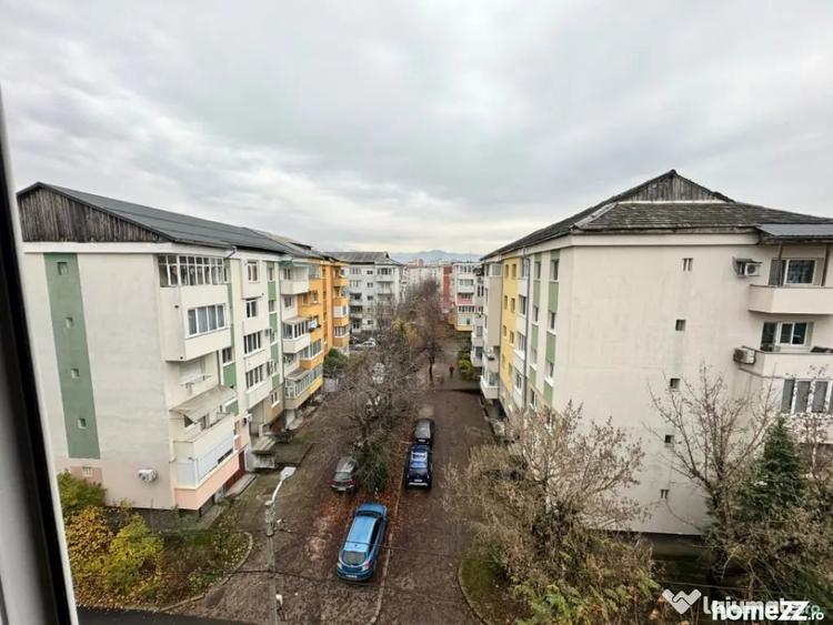 Apartament cu 4 camere decomandat, mobilat în Central