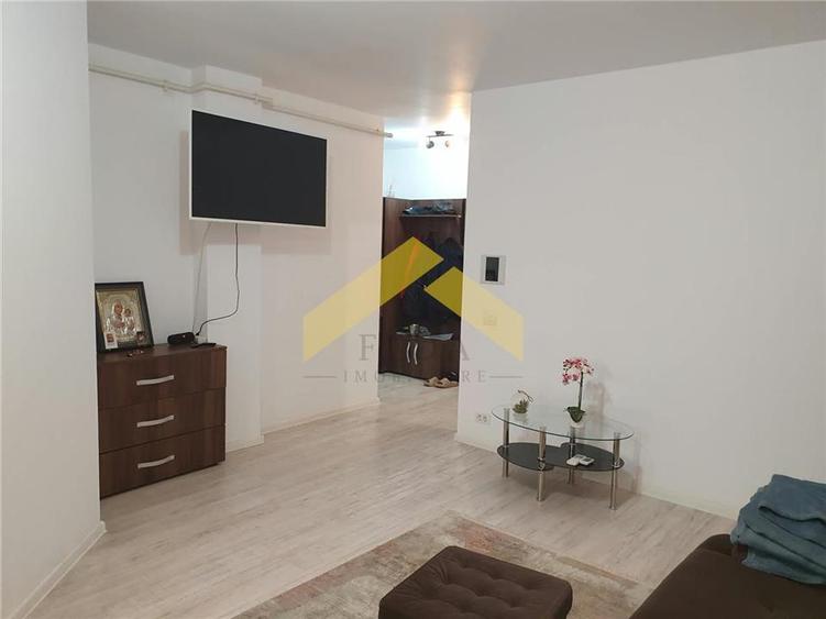 Apartament cu 2 camere semidecomandat, mobilat în Central