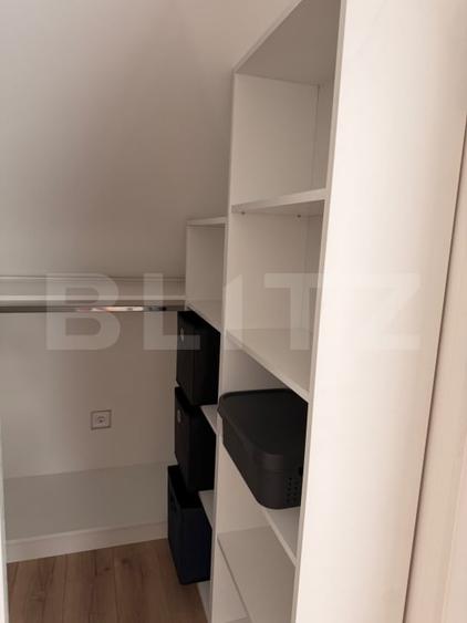 Apartament cu 3 camere semidecomandat, mobilat în Florești