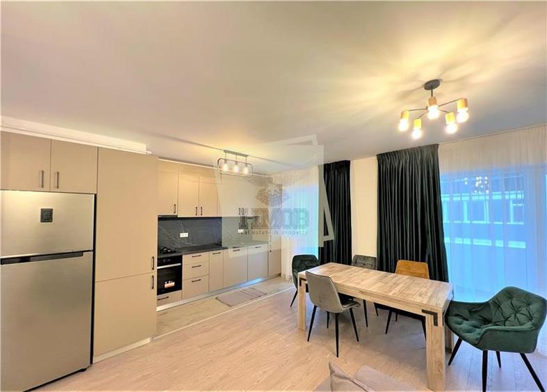 Apartament cu 3 camere semidecomandat, mobilat în Central