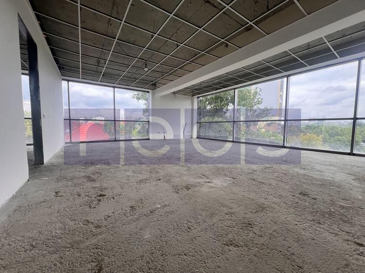 Spațiu comercial, de 585 mp, în Baba Novac