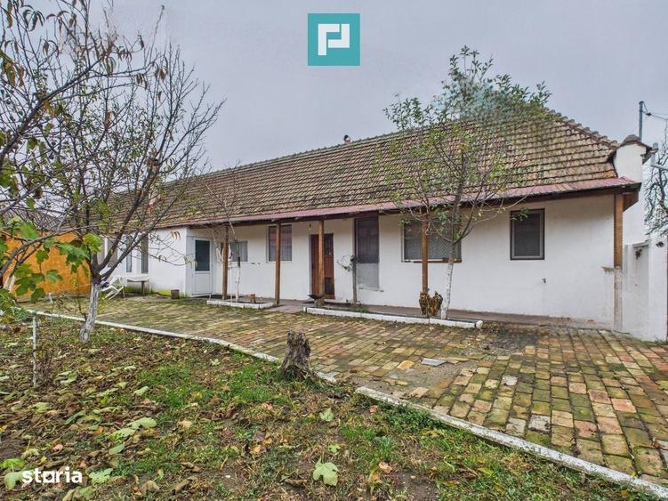 Casă cu 3 camere decomandat cu Teren 300 Mp în Central
