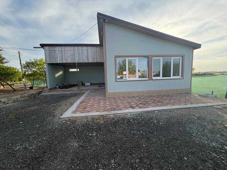 Casă cu 2 camere cu Teren 700 Mp în Săveni
