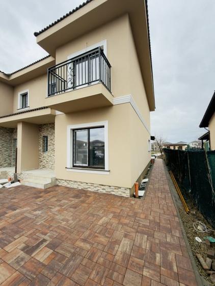 Duplex cu 5 camere cu Canalizare în Moșnița Veche