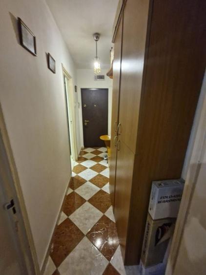 Apartament cu 3 camere semidecomandat, mobilat în Titan