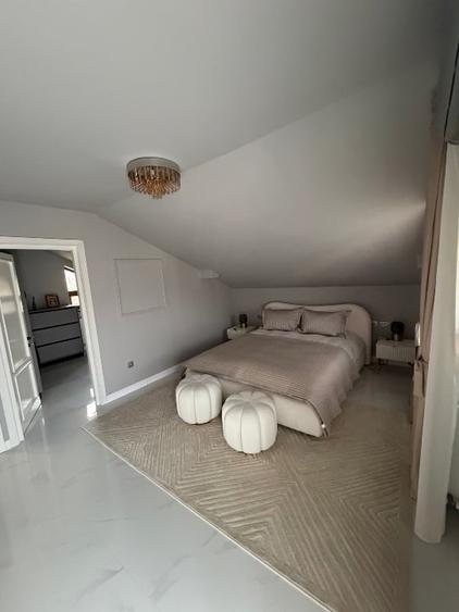 Casă individuală cu 5 camere cu Teren 800 Mp în Exterior Est