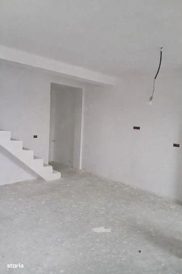 Casă cu 4 camere în Străulești