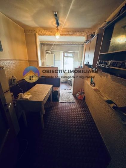Apartament cu 4 camere decomandat în Mărăței