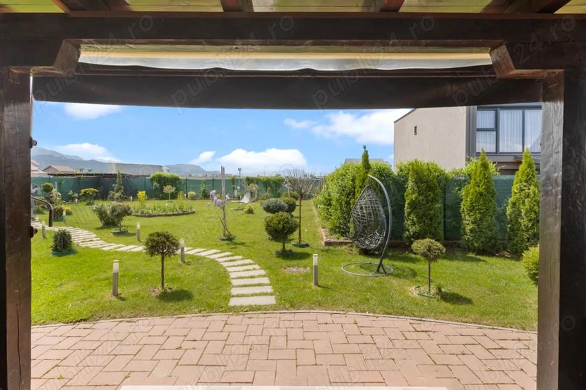Casă cu 5 camere cu Teren 1650 Mp în Sânpetru