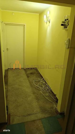 Apartament cu 3 camere semidecomandat în Tătărași