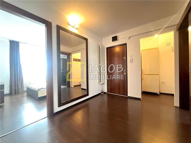Apartament cu 3 camere decomandat, mobilat în Banca Națională