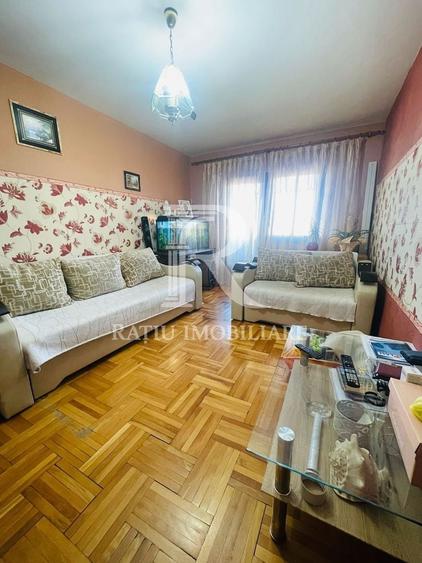 Apartament cu 3 camere decomandat, mobilat în Lotus